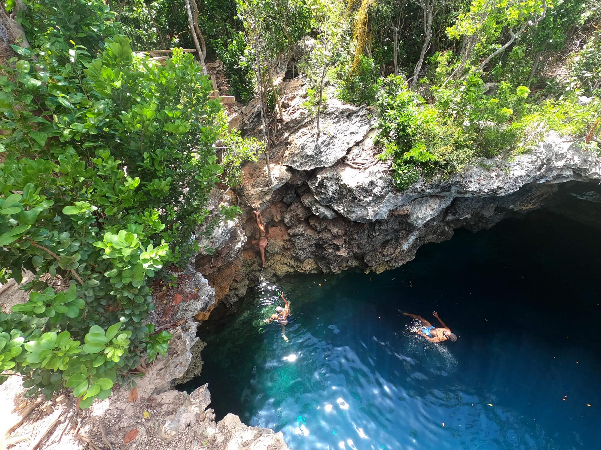 Sapphire Blue Hole - Eleuthera Bahamas Excursions & Tours - Float Your Boat Bahamas